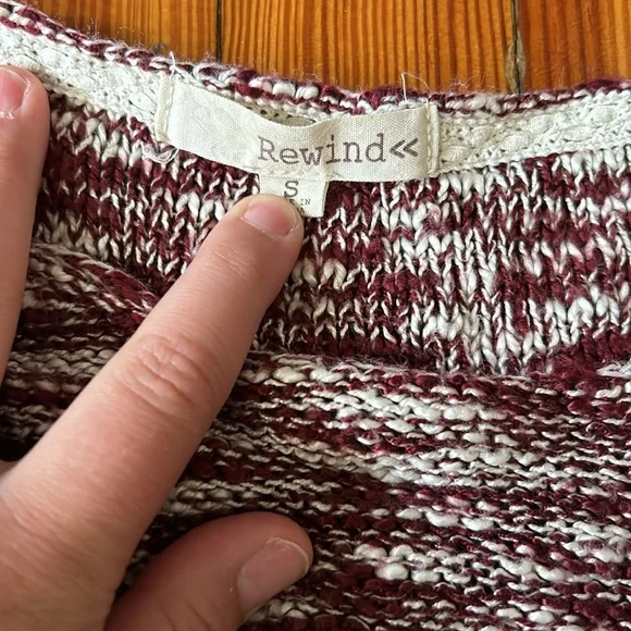 Red and white with lace sweater - Picture 2 of 6